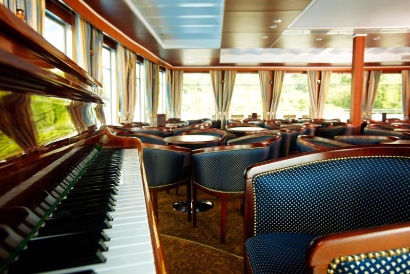 Música en directo en el salón principal CRUCEROS RUSIA CRUCEROS VOLGA CRUCEROS MOSCU CRUCEROS SAN PETERSBURGO CRUCEROS DESCUENTOS CRUCEROS OFERTA RUSIA CRUCEROS RUSIA RUSSIAN CRUISES RUSSIA CRUISES VOLGA CRUISES